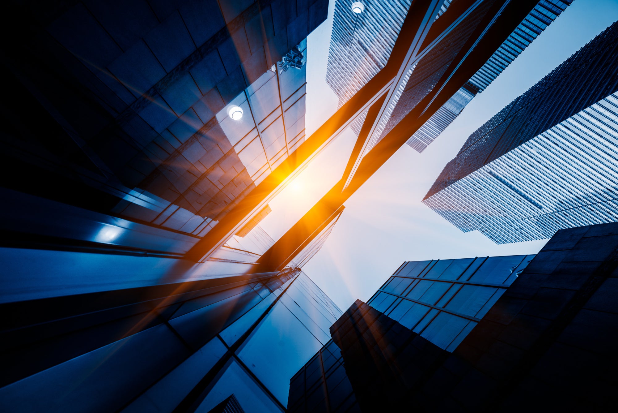 Nowoczesne wieżowce z perspektywy żabiej