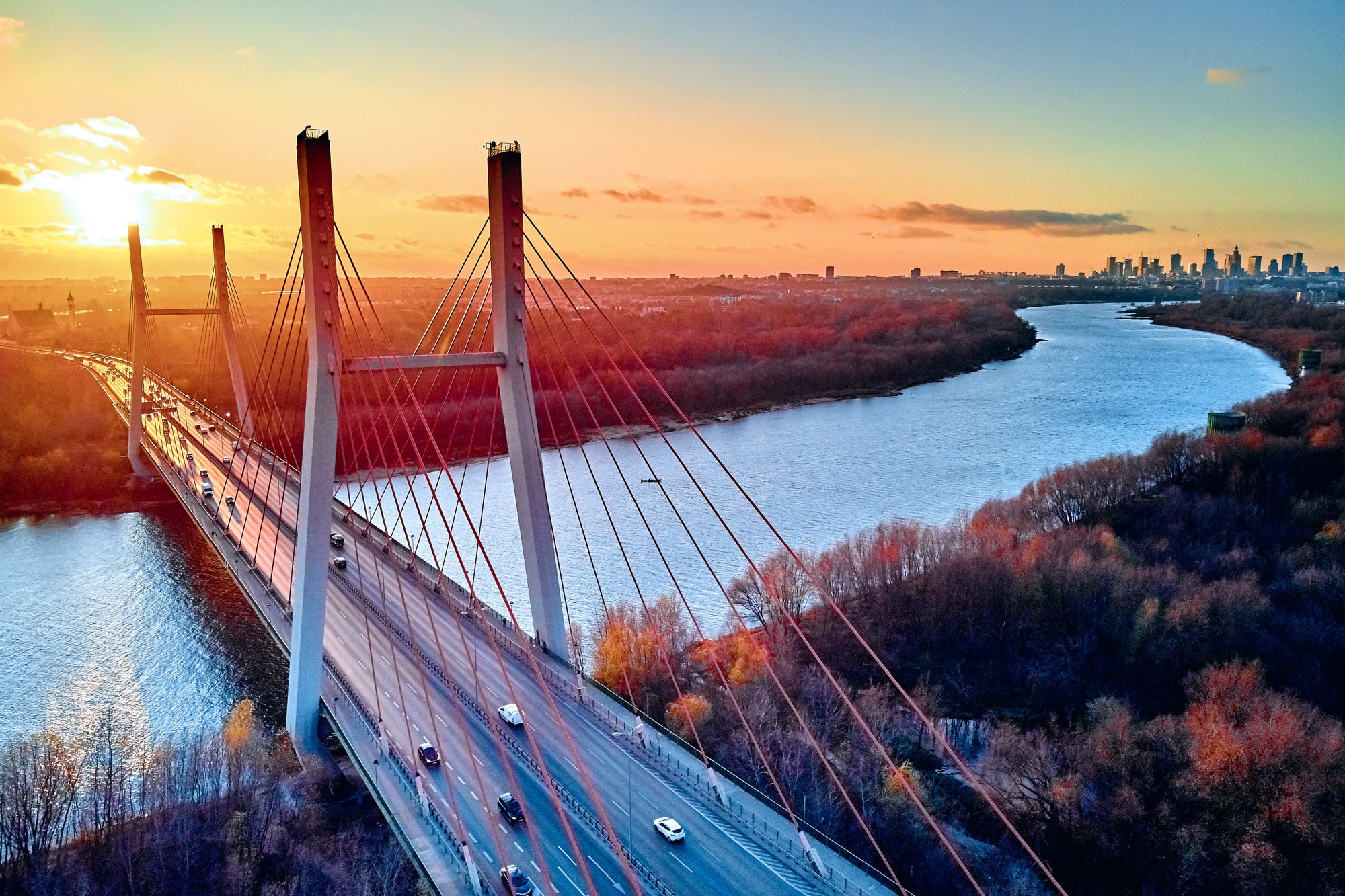 Most Siekierkowski o zachodzie słońca