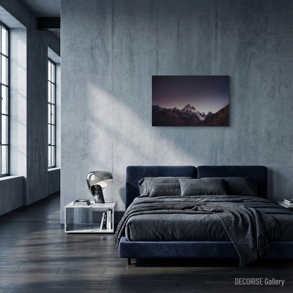 Gwieździste niebo nad ośnieżonymi szczytami gór