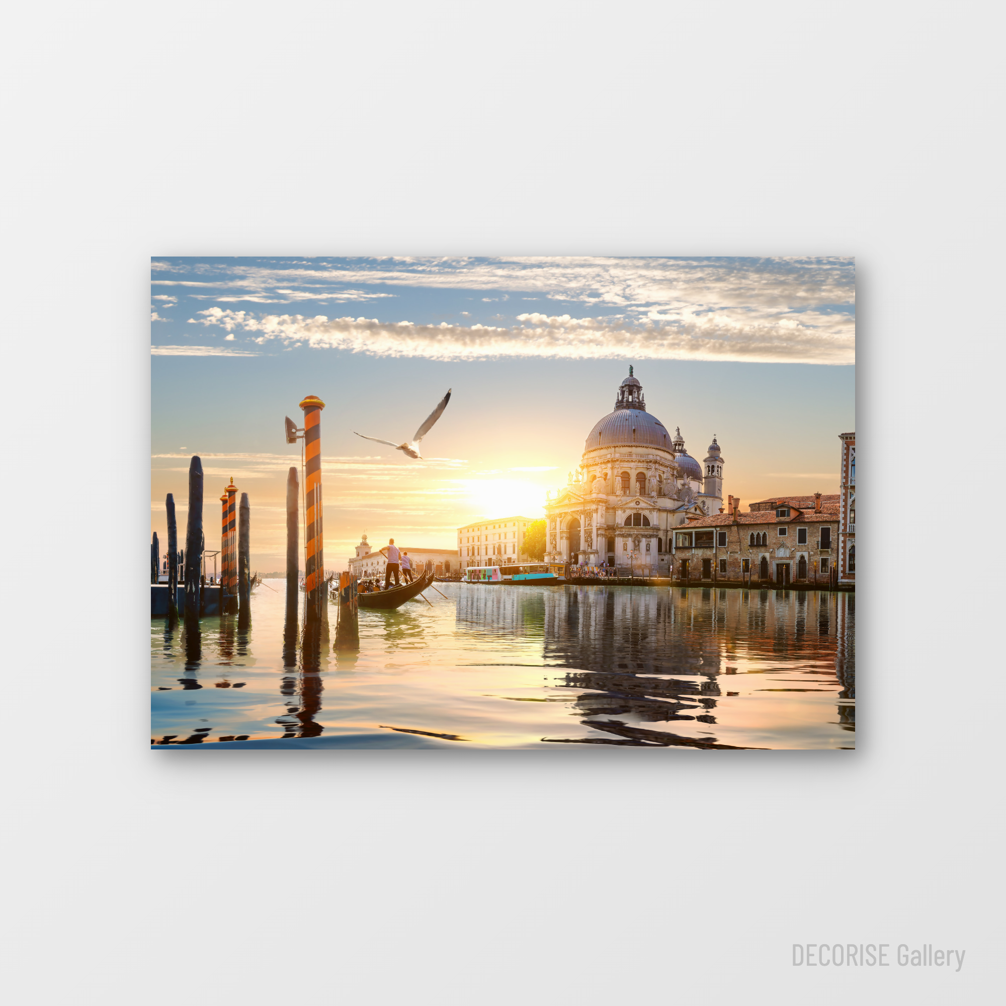 Gondola na tle bazyliki w Wenecji