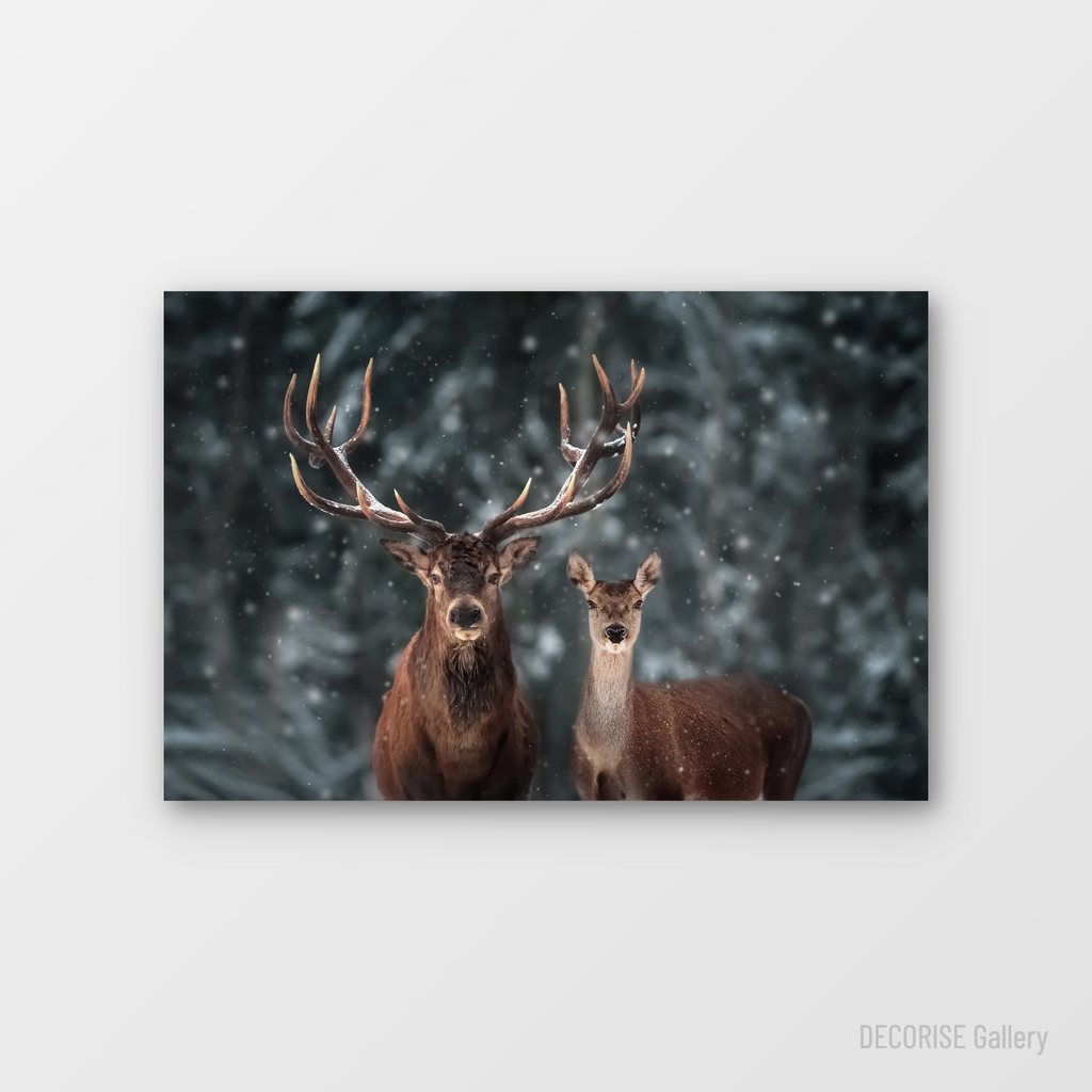 Jeleń i łania w padającym śniegu