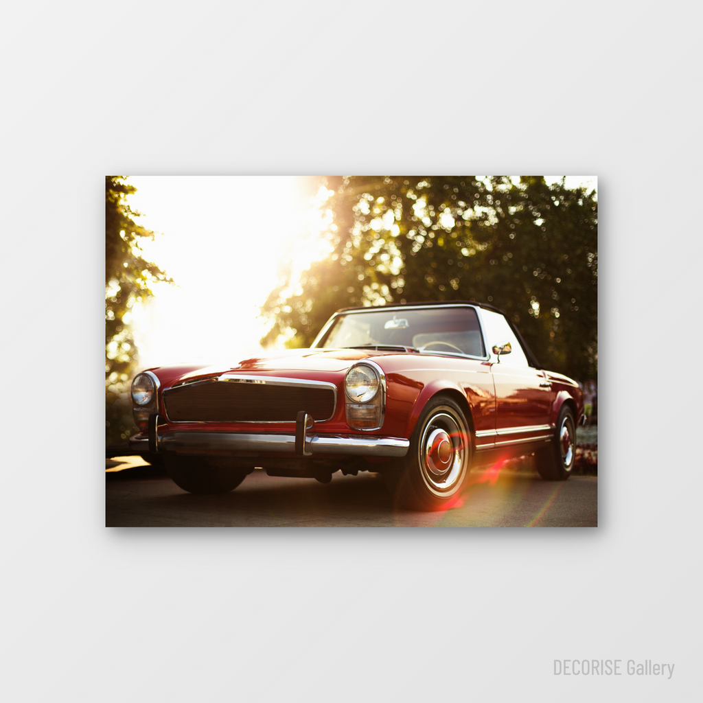 Czerwony kabriolet w świetle słońca