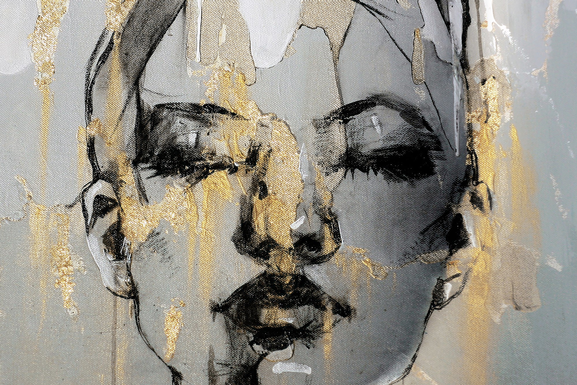 Portret kobiety ze złotymi zdobieniami