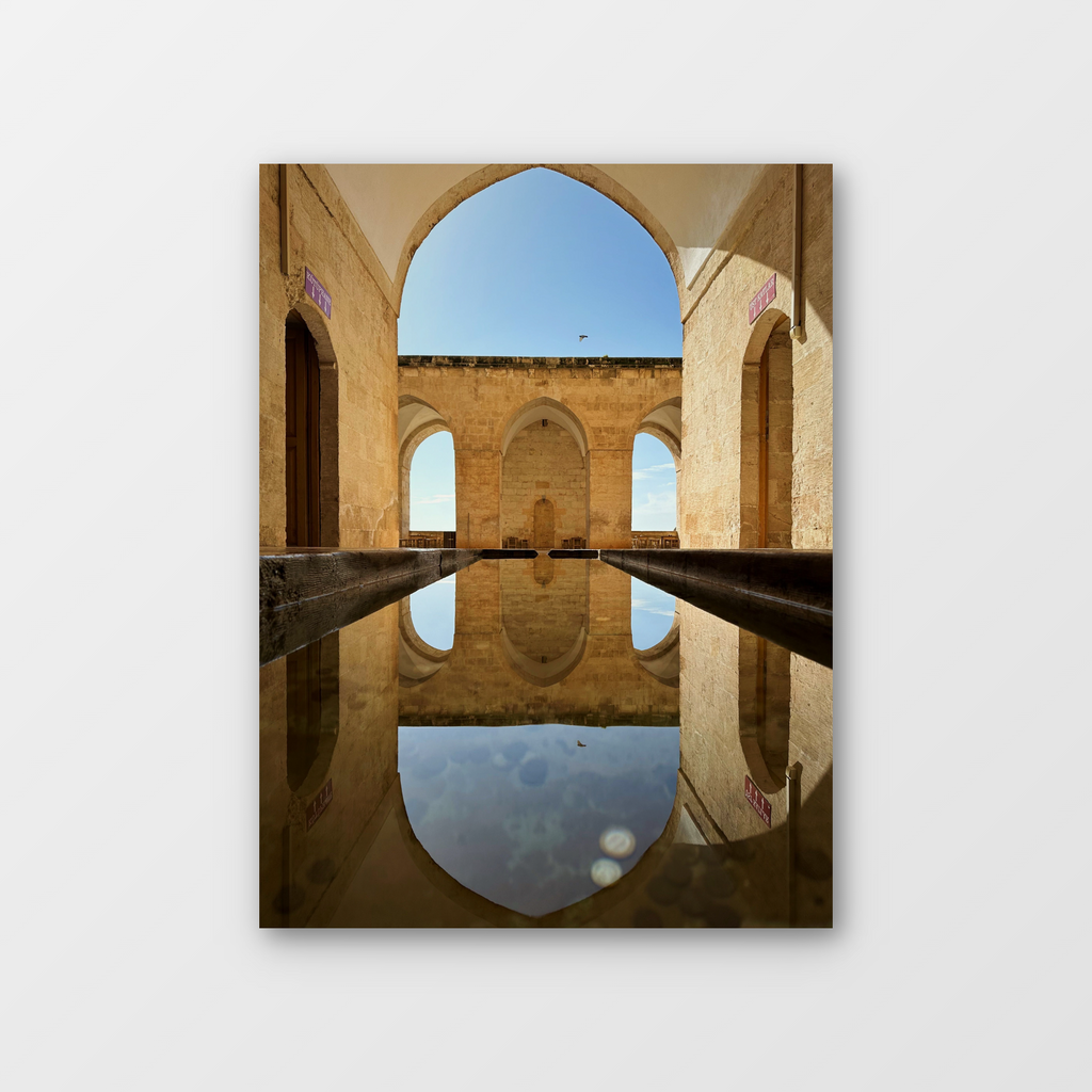 Architektura z odbiciem w wodzie