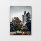 Wieżowiec Warsaw Spire jesienią w Warszawie