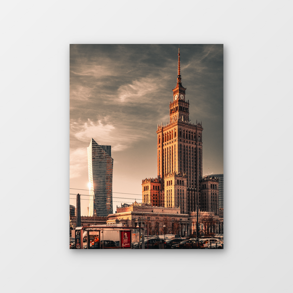 Pałac Kultury w czerwonym świetle nocą