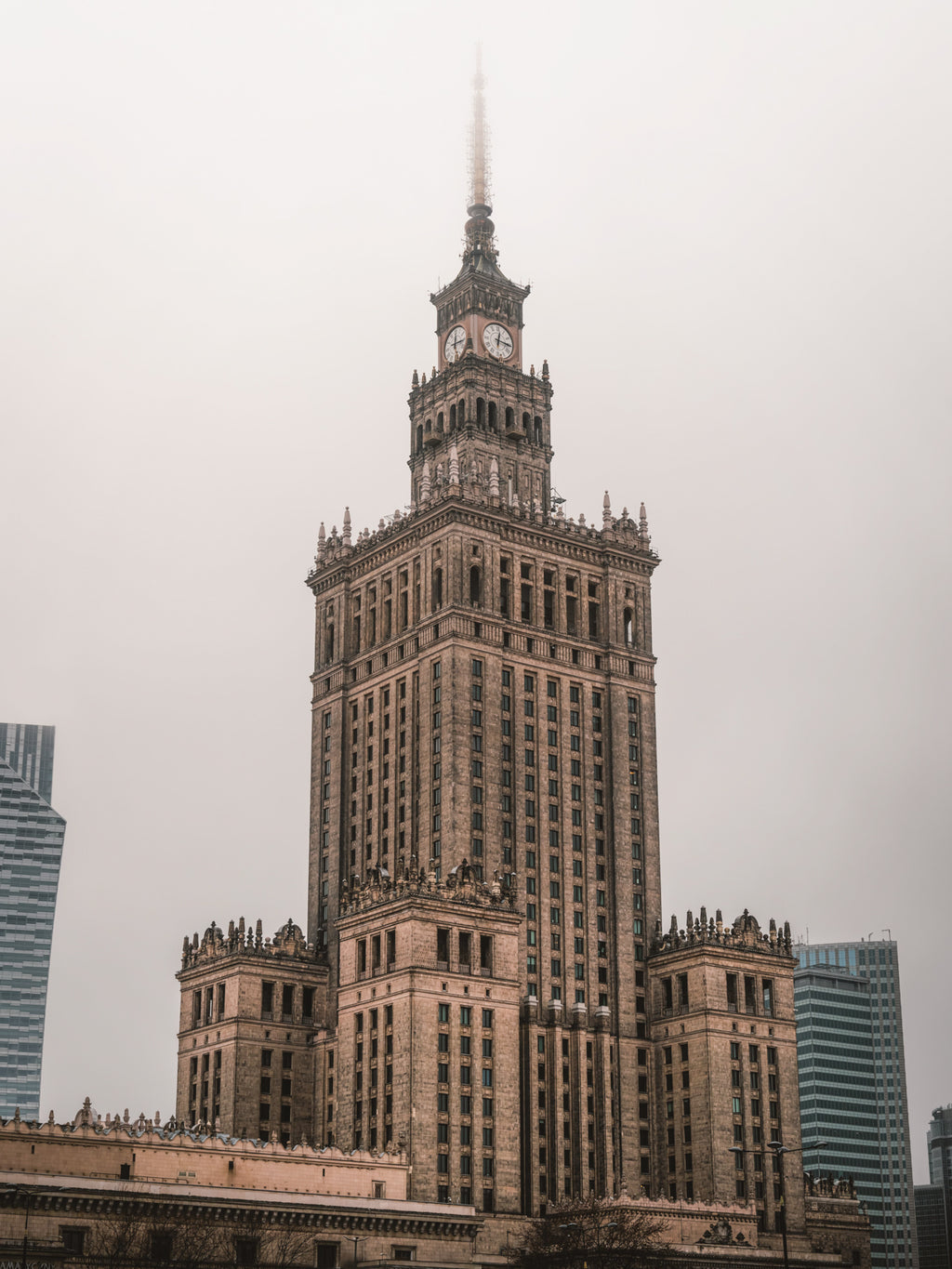 Pałac Kultury i Nauki we mgle