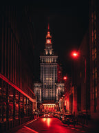 Pałac Kultury w czerwonym świetle nocą