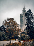 Wieżowiec Warsaw Spire jesienią w Warszawie